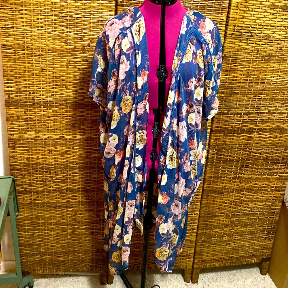 EUC BAND OF GYPSIES blue cream, pink Short SLEEVE KIMONO  XS\S M/L